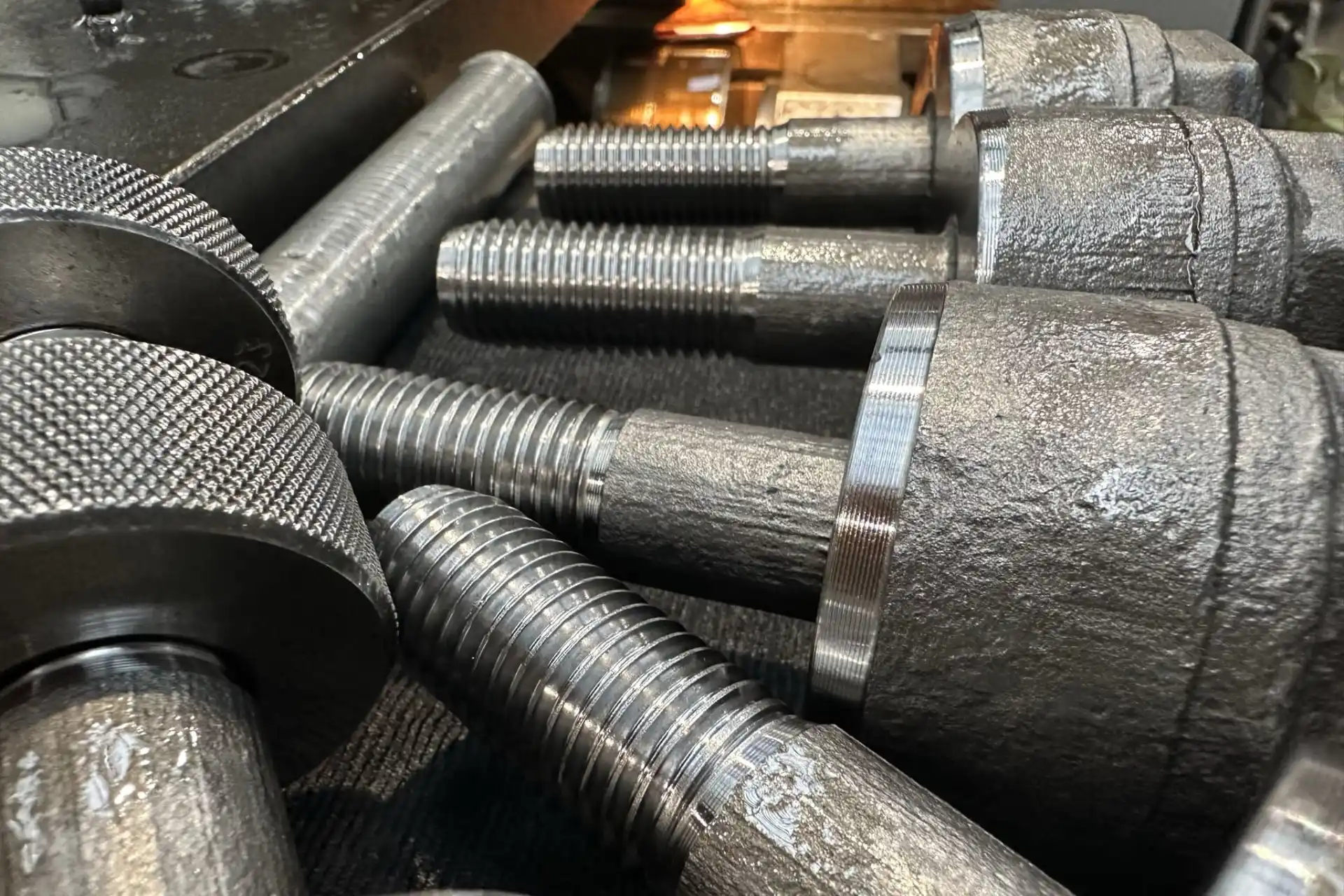 Filetage par roulage pour pièces forgées